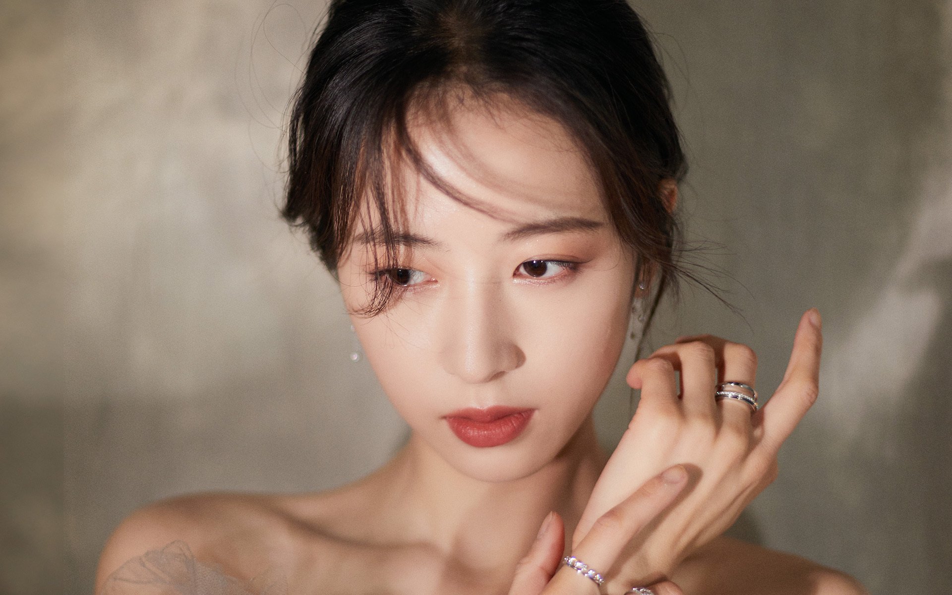 im体育官方平台-西甲豪门比拼，战术变化层出不穷，精彩片段不断出现，豪门三强挥金如土,赚足流量的西甲联赛迎来新伙伴