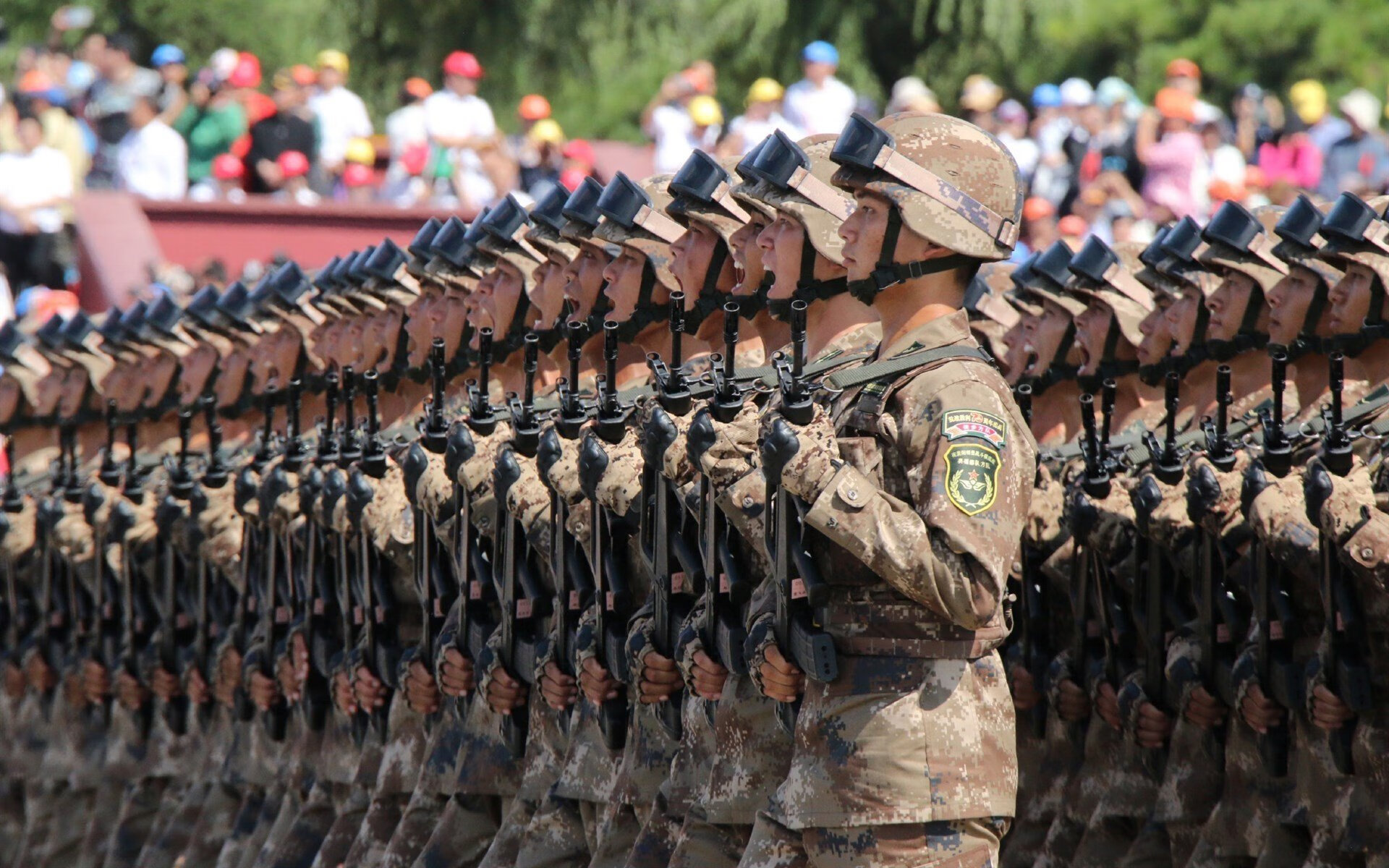 im体育在线登录入口地址-车手激烈碰撞，赛后救援引发关注，赛车手摔倒