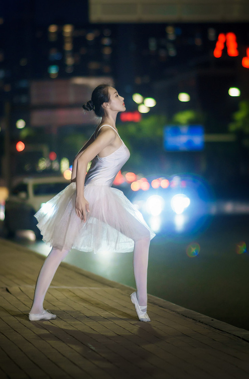 中国男足在巴黎奥运会比赛中以3-1击败巴西,奥运会男足中国对巴西