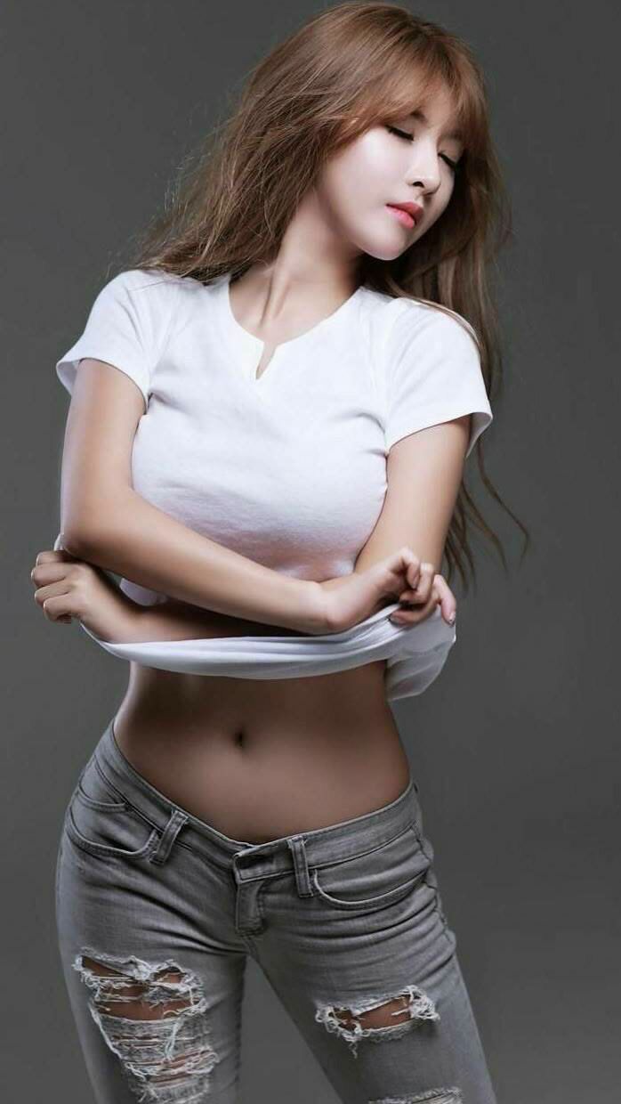 阿贾克斯在与PSV的关键战中3-2获胜,暂时止住颓势。前曼联前锋韦霍斯特回归荷甲,加盟阿贾克斯。